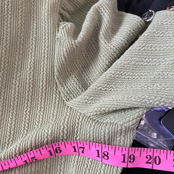 Elegant Avocado Green Scallop Edge Cocktail Blouse with Puff Sleeve  Size XL - Picture 8 of 12